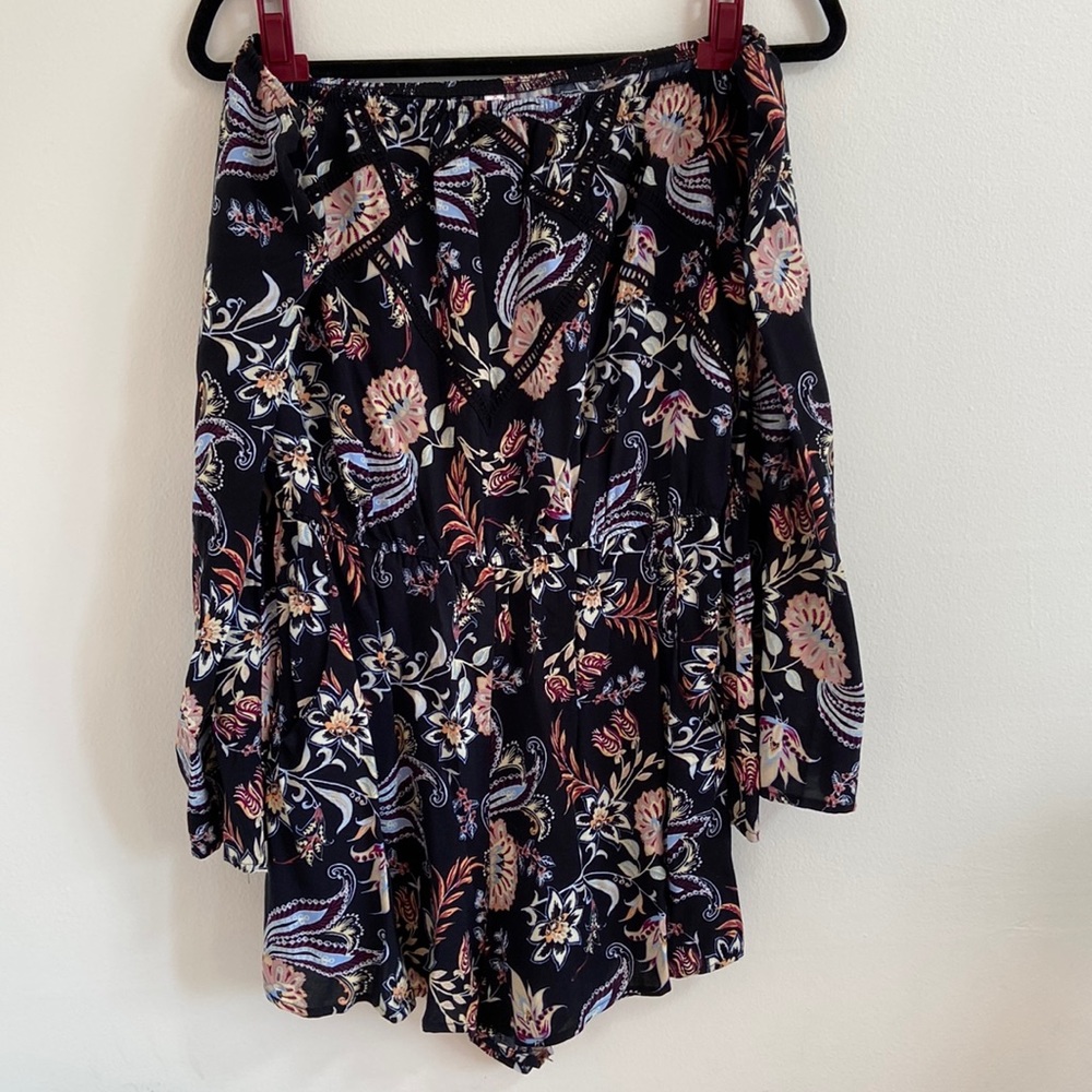 Black w/ Floral Pattern | Shorts Romper w/ Long Sleeves